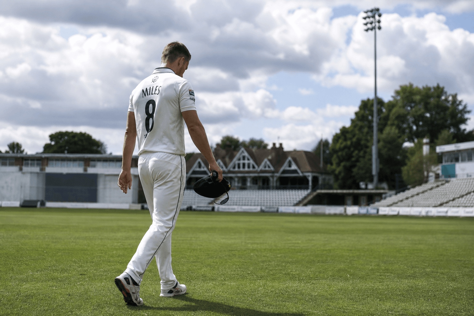 English fast bowler retires to prioritise mental health